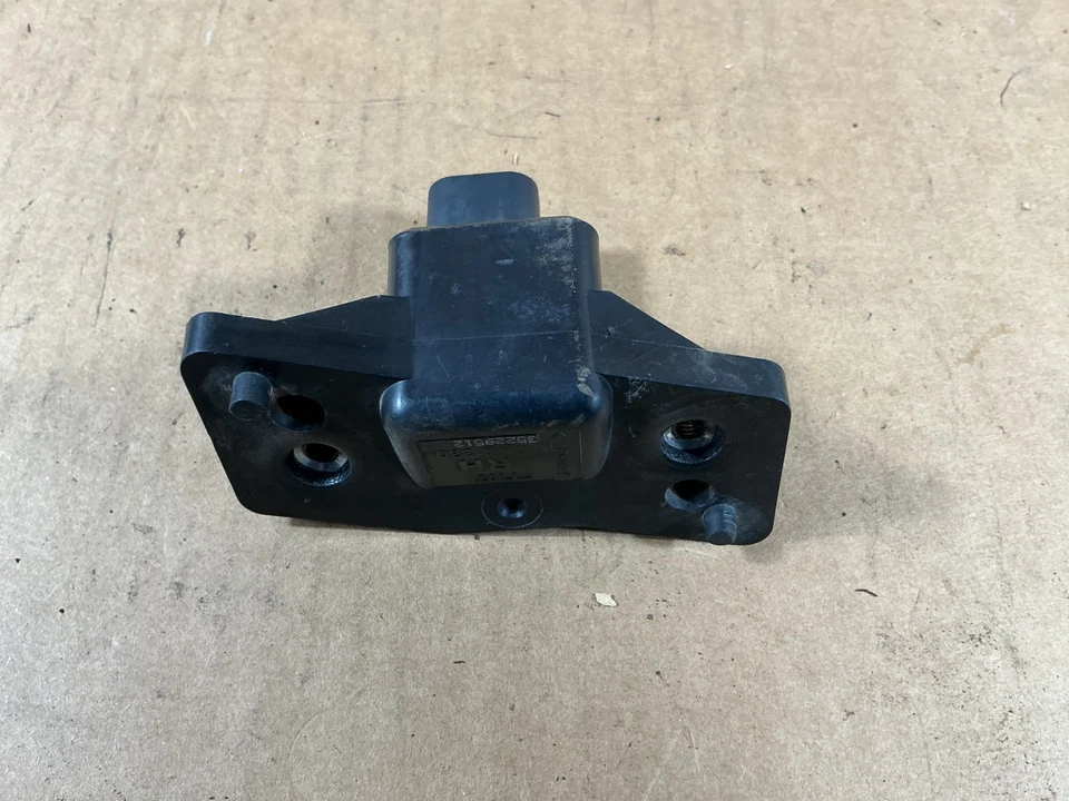 1991-1995 Saturn SC2 Right Passenger Side Sensor 21021330 - Image 1 of 4