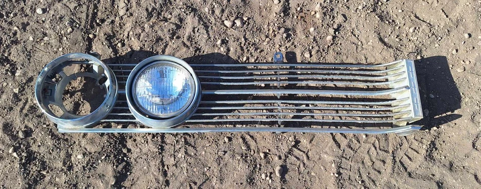 Mercury Marauder Monterey Parklane 1966 parrilla derecha inserto Foto 1 de 4