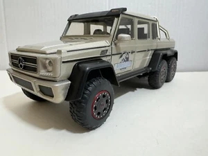 JADA JURASSIC WORLD MERCEDES BENZ AMG G63 6X6 PLATA 1:24 DIECAST NUEVO SIN CAJA - Imagen 1 de 13