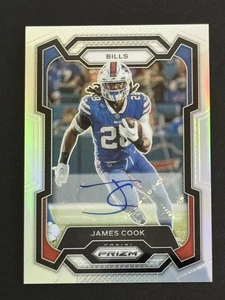 James Cook 2023 Panini Prizm Silver Auto RC Auto #30 - Foto 1 di 10