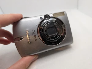 Canon Ixus 750 Digital Compact Camera Working w/ 3x Optical Zoom Faulty - Picture 1 of 6