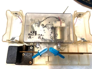 Movimento orologio elettrico a batteria Cosmo per ricambi o riparazioni - Foto 1 di 8