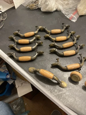 批量 9 件 复古/2 拉锁 黄铜和木质抽屉拉手 LL7 — 第 1/4 张图片