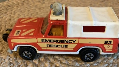 Ambulancia K-65 Plymouth Trail Duster 1978 modelo de coche fundido a presión 1/64 de colección raro Foto 1 de 4