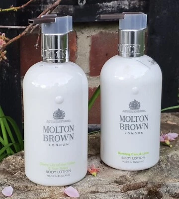 Loción corporal MOLTON BROWN 2 x 300 ml Lily Of The Valley & Star Anise & Caju & Lime Foto 1 de 3