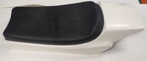 ASIENTO DE PISTA PLANO XR750 tt500 BSA TRIUMPH Joroba de vía plana fibra de vidrio - Imagen 1 de 3