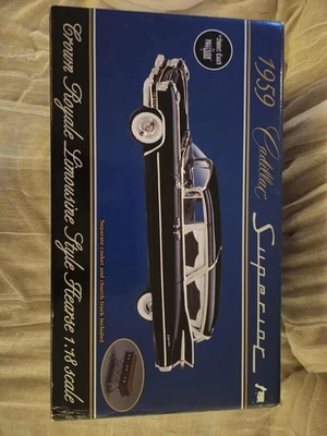 1959 Cadillac Superior Crown Royale Limo-Style 1:18 Hearse Sunset Coach - White - Image 1 of 4