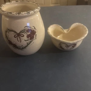 Casey Pottery Borgoña Floral Corazón Vaso Grande y Juego de Cuencos en Forma de Corazón - 2 Piezas - Imagen 1 de 9
