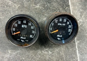Mack Truck Speedometer (823426) & Tachometer (823436) Stewart Warner - Bild 1 von 4