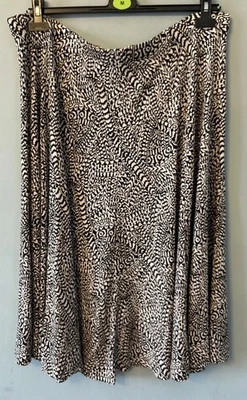 Falda Papaya Talla 20 Marfil Negro Patrón  Foto 1 de 4