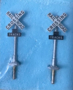 857 - HO Scale Tomar Crossbucks RR Crossing Signs With Track Numbers #H-869 - Picture 1 of 3