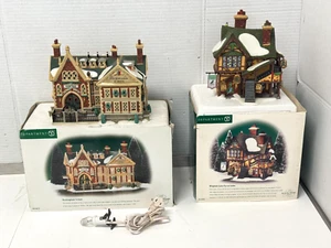 Department 56 Rockingham School serie Dicken's Village + pappagallo Wingham Lane - Foto 1 di 16