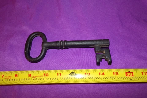 LARGE Skeleton Key Cast Iron Gate Lock Jail Door LARGE 6" Heavy Cover