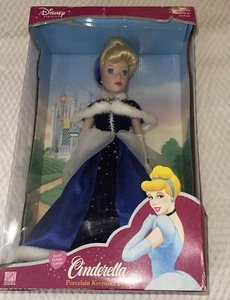 VTG Disney Cinderella Porcelain Keepsake Doll Royal Holiday Edition New In box - Picture 1 of 7