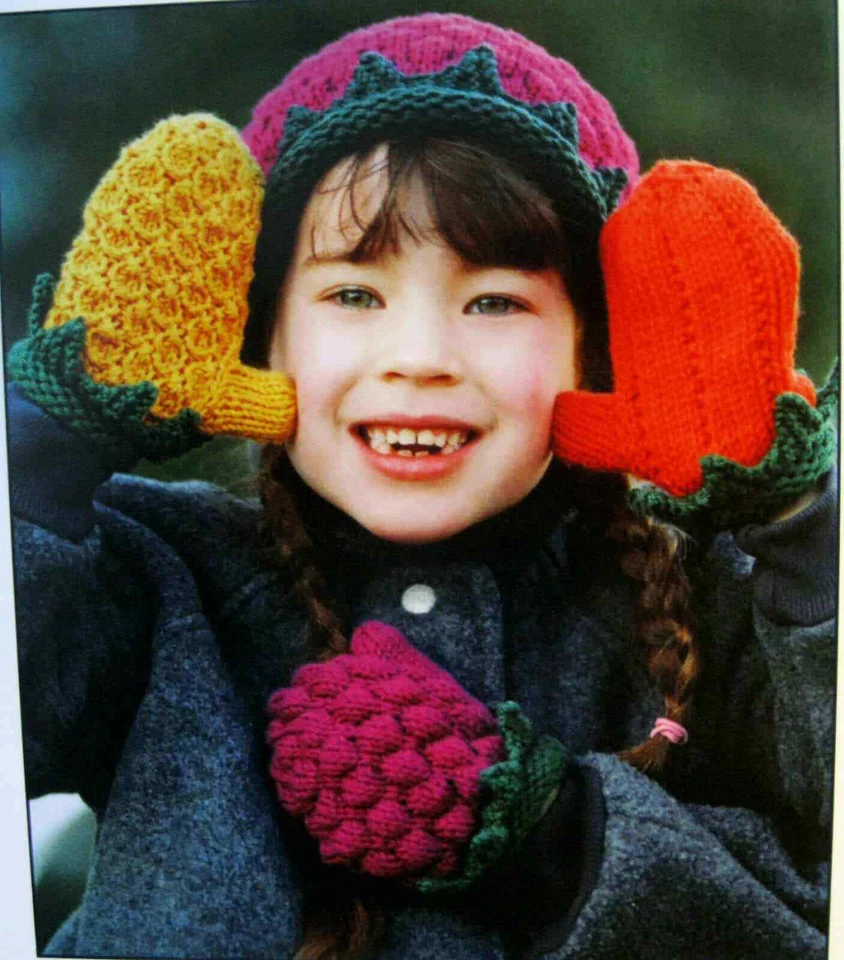MITTEN MANIA ~ THEY MATCH THE BERRY HATS! - Image 1 of 1