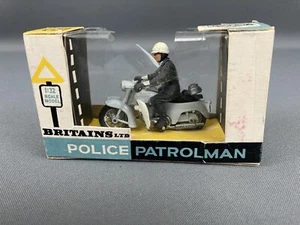 Vintage Britians Police Patrolman Triumph Motorcycle Loud Hailer 1/32 Scale - Picture 1 of 11