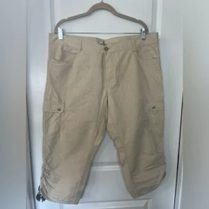 NWOT Woolrich Women’s Khaki Cargo Hiking Outdoor Capris - Size 12 - Picture 1 of 9