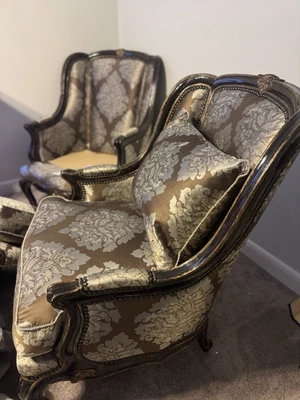 Un par de sillones Marge Carson con cojines Foto 1 de 4