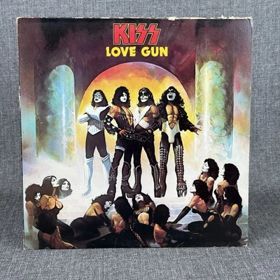 KISS LOVE GUN Casablanca 12" Vinyl Record LP 1977 - VERY GOOD - Image 1 of 4