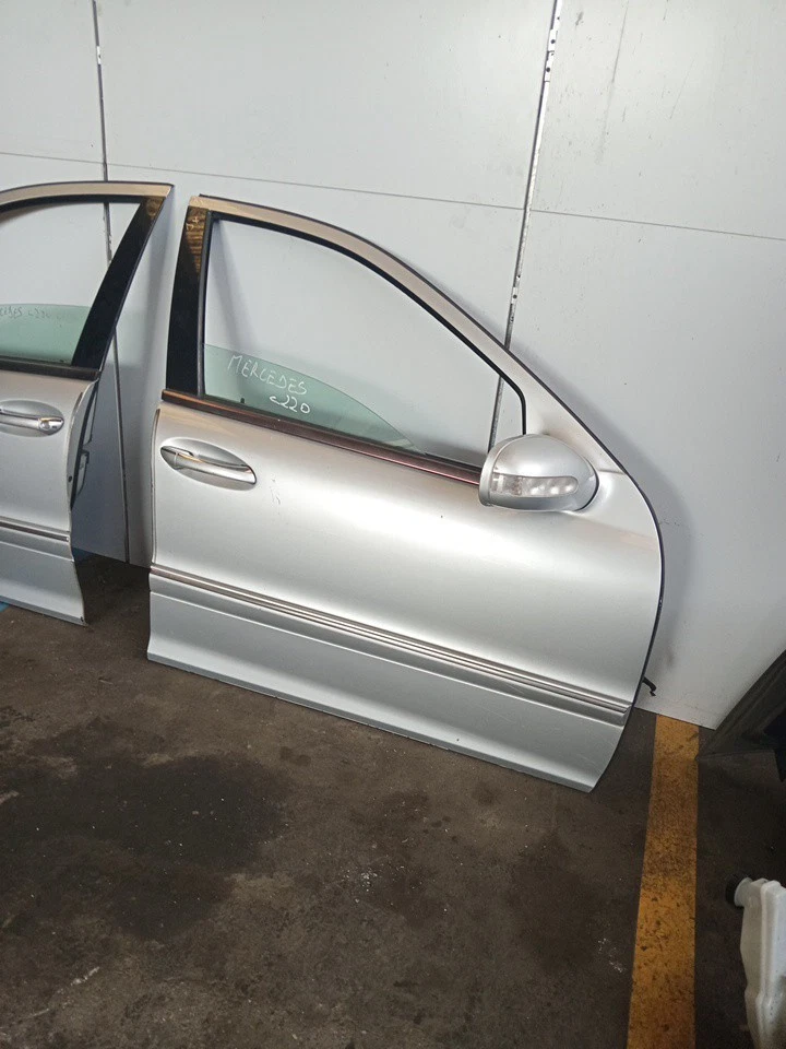 PORTA PORTIERA ANTERIORE DESTRA DX PER MERCEDES Classe C220 CID  Berlina  - Immagine 1 di 1