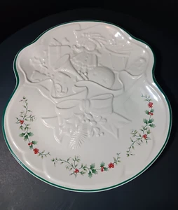 Plato para servir Pfaltzgraff con patrón de Navidad porcelana Winterberry - Imagen 1 de 7