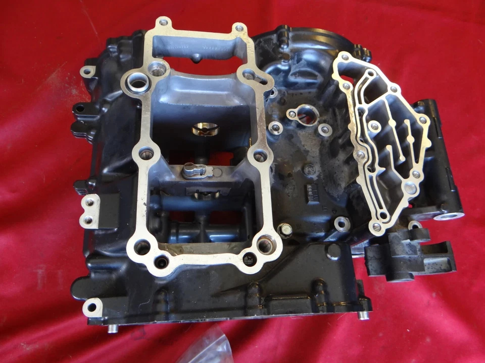 Juego de cárter, Yamaha YZF R3 2015-24, 1x4-E5150-20-00, 5028 millas Foto 1 de 4