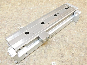 SMC MXQ20-150B Tavolo scorrevole di precisione 20 mm fori x 150 mm corsa - Foto 1 di 12