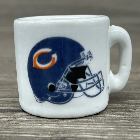 CHICAGO BEARS  VINTAGE NFL FOOTBALL 1" MINI COFFEE CUP CERAMIC MUG Cover