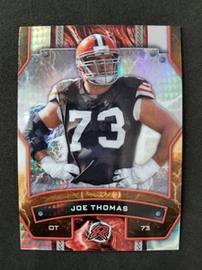 2024 Topps Resurgence, Joe Thomas, Prism Refractor, Cleveland, NFL - Bild 1 von 2