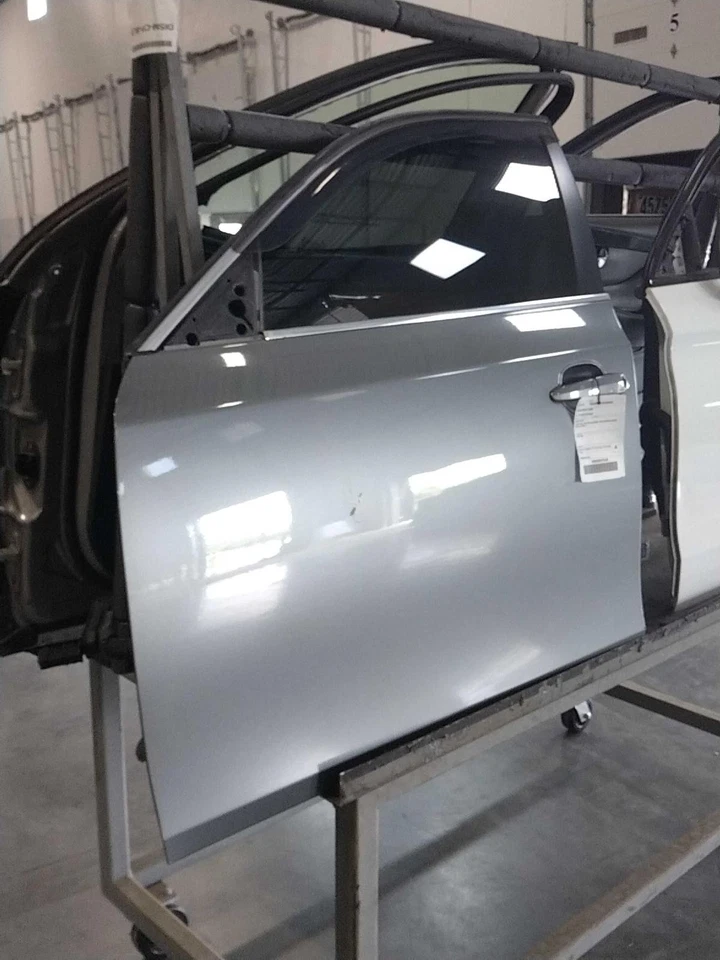 Conjunto de puerta delantera izquierda usado se adapta a: BMW 528I 2008 sin vidrio infrarrojo sin a Foto 1 de 4