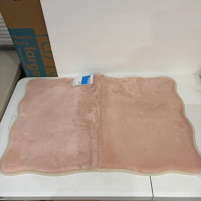 Alfombra de baño Room Essentials cojín 20x30 rosa antideslizante alfombra de baño de felpa Foto 1 de 4