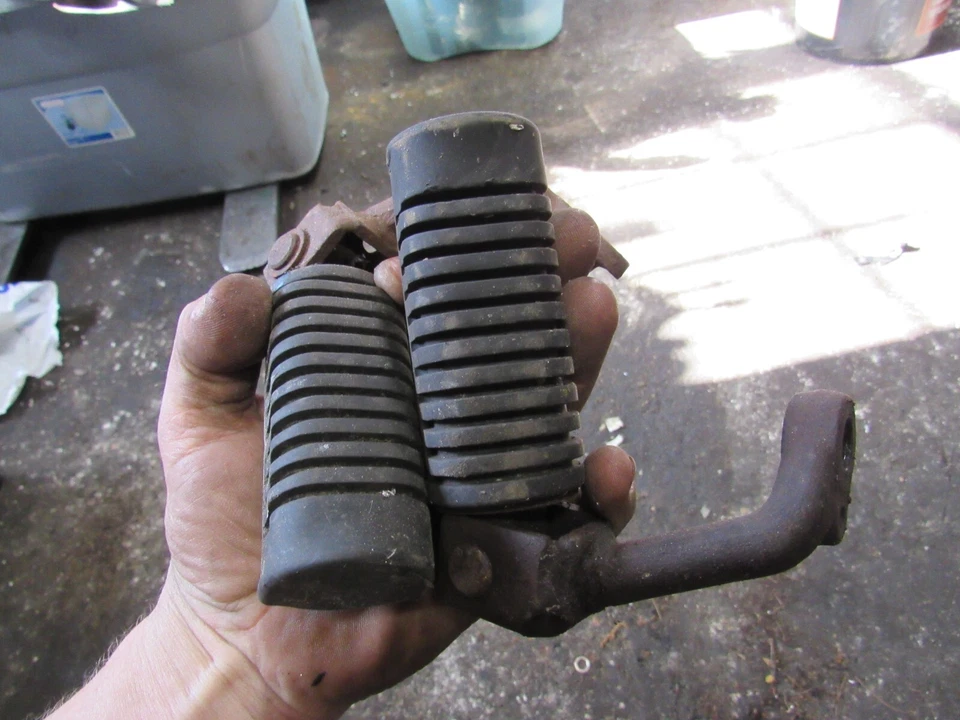 Honda CB650 C 1980 estriberas delanteras izquierda derecha 80 Foto 1 de 1