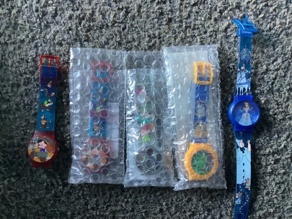 5 relojes digitales de plástico promocionales vintage de Disney Store Foto 1 de 1