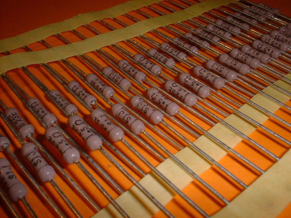 25x 1,5 Ohm / 1 Watt / 350V Metalloxid Widerstand MOX 1R5 - Bild 1 von 1