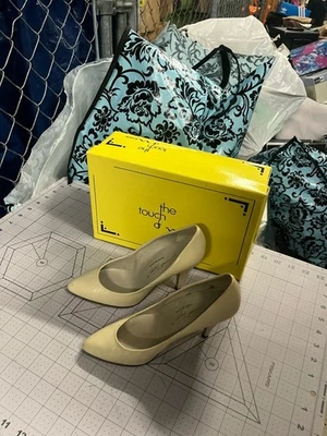 Tacones para mujer The Touch of Nina beige talla 7 Foto 1 de 4