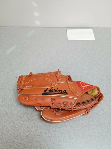 Vintage Minnesota Twins 2525 Souvenir Baseball Glove Coca Cola Mc Donalds Youth Cover