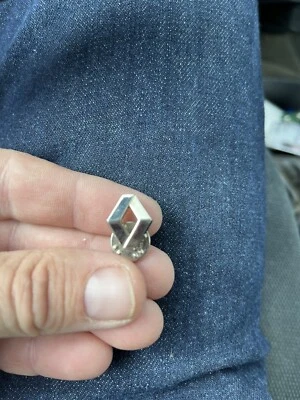 Rare Pins Pin’s RENAULT Insigne - Photo 1/2