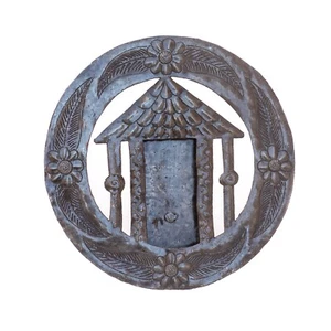 Handgefertigte haitianische Volkskunst, Hütte mit Blumenrahmen, nachhaltige Dekoration 8,75" - Bild 1 von 4