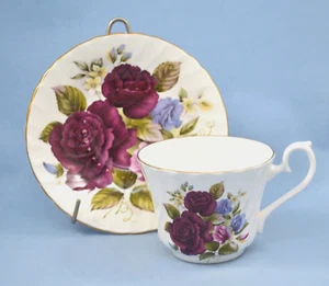 JUEGO TAZA Y PLATILLO ROYAL KENDAL BONE CHINA INGLATERRA ROSA ROJA - Imagen 1 de 9