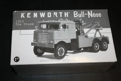 FIRST GEAR 19-0022 1953 KENWORTH BULL-NOSE TOW TRUCK  - Image 1 of 3