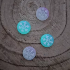 🍀Switch 2 Copo de Nieve Glow Thumb Sticks 4 Piezas Tapas Xbox One PS4 PS5 - Imagen 1 de 2