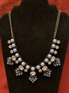 BaubleBar Statement Halskette mit blauen Cabachons und blauen & klaren Strasssteinen - Bild 1 von 5