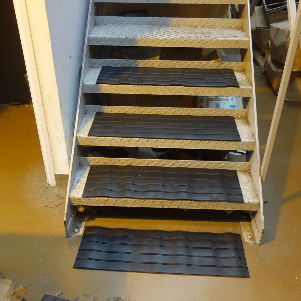 Rubber Stair Tread Step Mats 75 cm x 24.5 cm x 4mm Thick Heavy Duty 1KG Each One - Image 1 of 1