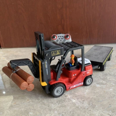 1:24 Remote Control Crane Forklift with Trailer 2.4GHz RC Crane RC Fork Truck - Image 1 of 4