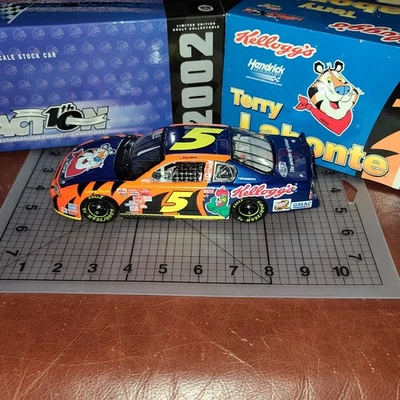 Terry Labonte #5 Kellogg's NASCAR 2002 Monte Carlo 1:24 Action Nascar DieCast - Image 1 of 4