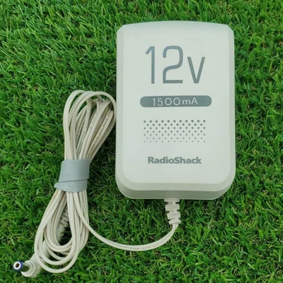 Adaptador de CA Radio Shack Blanco 273-1779 120VAC 60HZ 28W 12V DC 1500mA Foto 1 de 4