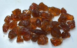 Lote de Cristales de Clinohumita Gema Natural Extremadamente Raros 70 CT de Pakistán - Imagen 1 de 9
