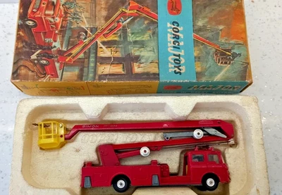 Corgi 1127 Major Simon Snorkel Fire Engine. Original box - Image 1 of 4