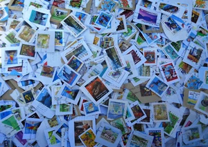 NEW ZEALAND COMMEMORATIVES mixture / kiloware on paper. 1 oz. (28 grams) - Picture 1 of 1