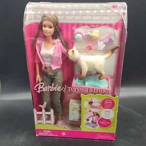 2006 BARBIE - TERESA & MIKA Playset Cat Drinks Water & Wets New NRFB - Picture 1 of 20